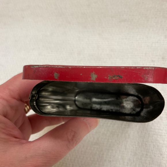 Vintage Velvet Pipe & Cigarette Tobacco Tin Collectible - Picture 8 of 11